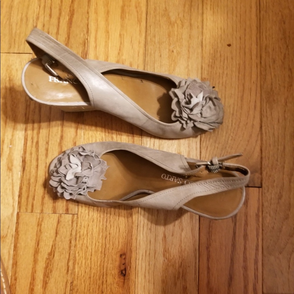 Flower wedged heels